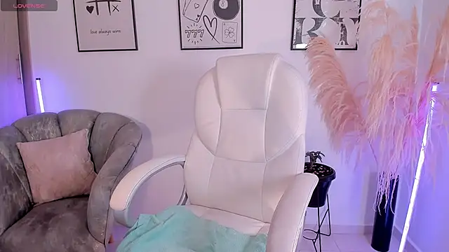 NiiaEvanss online show from November 22, 1:43 pm