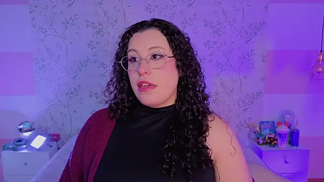 Snapshot of Charlotte__Miller chatting on April 6, 11:33 am Charlotte Miller online show from April 6, 11:33 am