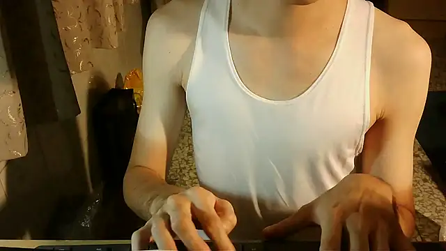 KYU890428 online show from October 4, 7:45 pm