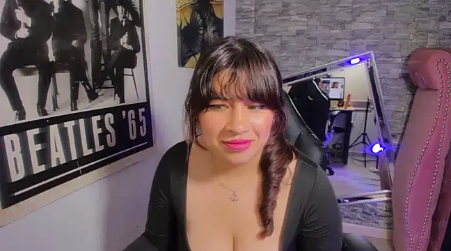 Snapshot of Ji_Eun chatting on January 10, 6:49 pm Ji Eun online show from January 10, 6:49 pm