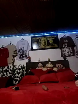 Snapshot of MILLER-LOVE chatting on January 3, 4:00 am MILLER-LOVE online show from January 3, 4:00 am