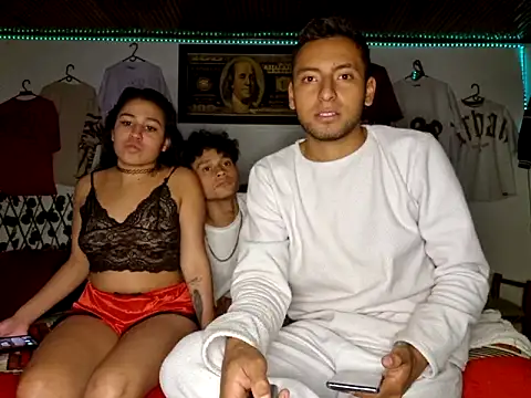 Snapshot of MILLER-LOVE chatting on January 4, 7:02 pm MILLER-LOVE online show from January 4, 7:02 pm