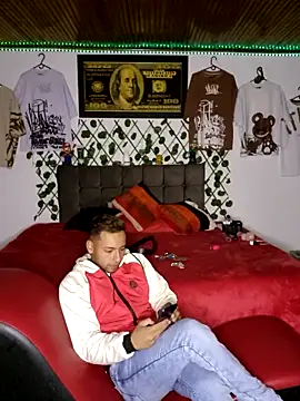 Snapshot of MILLER-LOVE chatting on January 7, 11:35 pm MILLER-LOVE online show from January 7, 11:35 pm