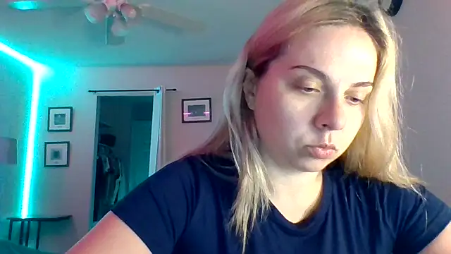 HappyIva online show from September 22, 6:37 am