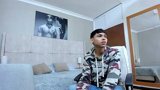 adam piarse01 online show from October 15, 8:53 pm