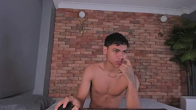 adam piarse01 online show from November 27, 10:56 pm