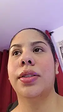 Snapshot of downsonMia chatting on April 7, 1:28 am downsonMia online show from April 7, 1:28 am