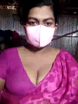 Snapshot of YERY_HOT chatting on February 1, 7:05 am YERY HOT online show from February 1, 7:05 am