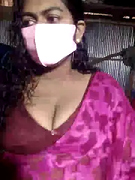 Snapshot of YERY_HOT chatting on February 2, 7:20 am YERY HOT online show from February 2, 7:20 am