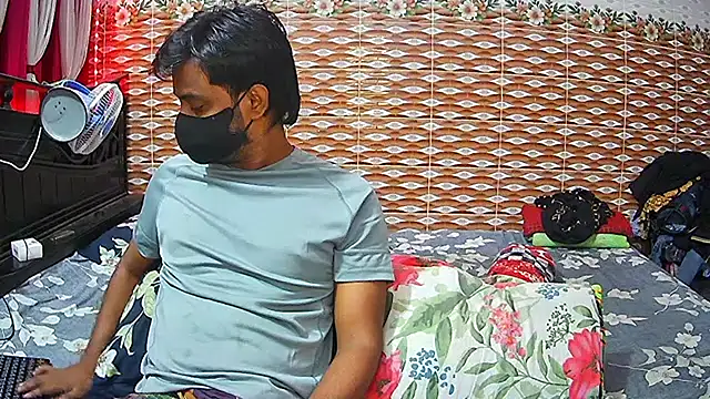Snapshot of Hot_Nila chatting on May 13, 3:15 am Hot Nila online show from May 13, 3:15 am