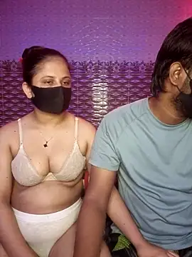 Snapshot of Hot_Nila chatting on May 20, 2:40 am Hot Nila online show from May 20, 2:40 am
