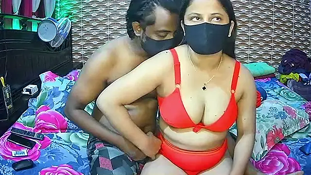 Snapshot of Hot_Nila chatting on June 21, 2:58 am Hot Nila online show from June 21, 2:58 am
