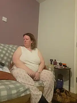 curvy girl71 online show from February 28, 7:35 pm