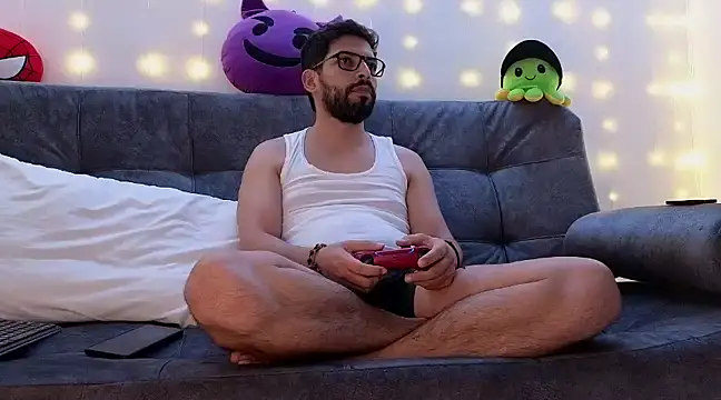 Snapshot of ErickBrant chatting on February 7, 2:19 am ErickBrant online show from February 7, 2:19 am