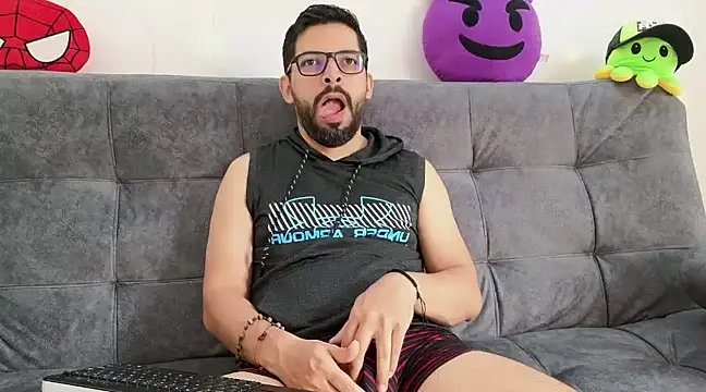 Snapshot of ErickBrant chatting on March 11, 2:51 pm ErickBrant online show from March 11, 2:51 pm