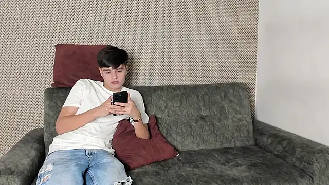 Snapshot of jhoseth_sexxx18 chatting on February 4, 7:11 pm jhoseth sexxx18 online show from February 4, 7:11 pm