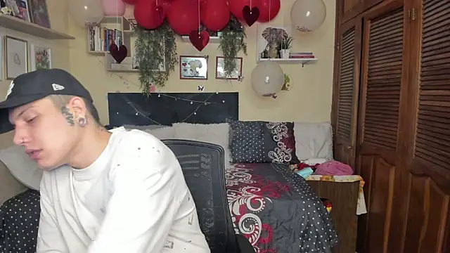 Blondandtattoofaced online show from February 23, 3:24 am