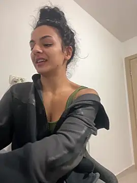 NNNoire online show from October 1, 9:15 am