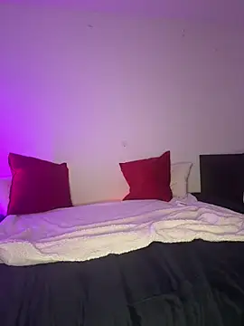 laylamaee online show from January 29, 6:01 am