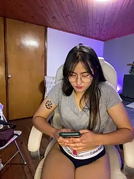 Snapshot of Camila_pinkk chatting on January 12, 1:27 pm Camila pinkk online show from January 12, 1:27 pm