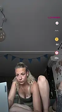 Snapshot of thefrenchkiss25 chatting on April 26, 6:16 pm thefrenchkiss25 online show from April 26, 6:16 pm