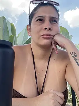 MilaRux online show from March 22, 5:05 pm