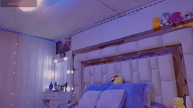 Aliana Ross online show from October 16, 8:04 am