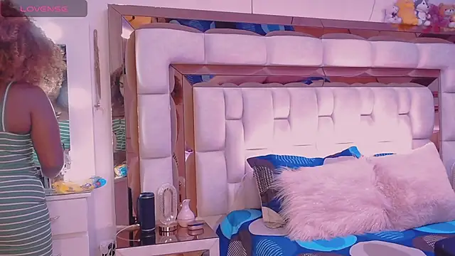 Aliana Ross online show from November 12, 7:20 am