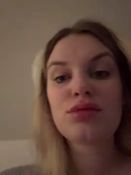 shiny bunnyyy online show from January 18, 5:10 am