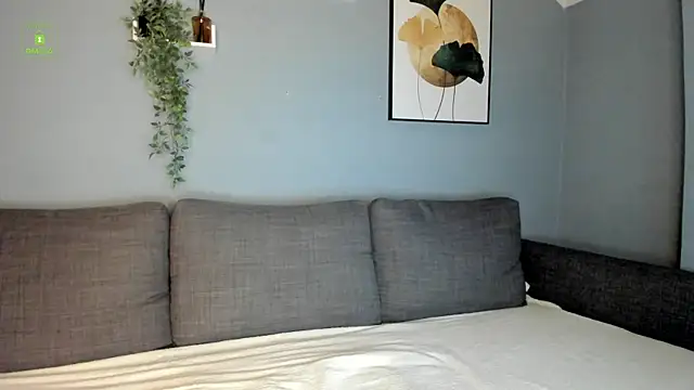 Stephany Richardz online show from March 27, 6:19 am