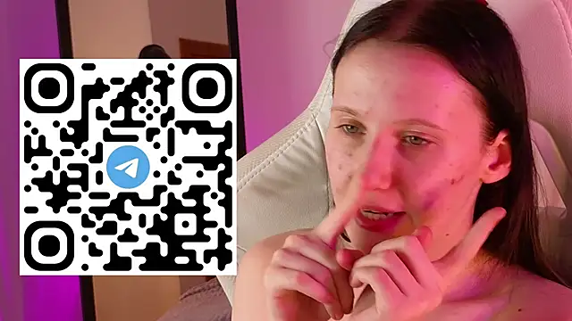 Snapshot of mon_lola chatting on January 22, 6:20 am mon lola online show from January 22, 6:20 am