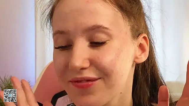 Snapshot of mon_lola chatting on February 16, 12:10 pm mon lola online show from February 16, 12:10 pm