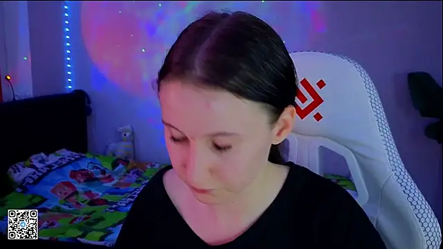 Snapshot of mon_lola chatting on March 13, 9:05 pm mon lola online show from March 13, 9:05 pm