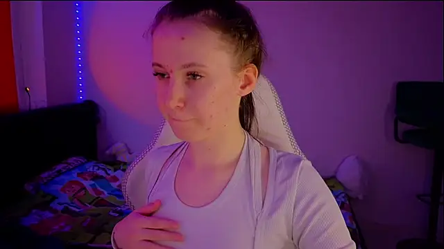 Snapshot of mon_lola chatting on March 15, 2:34 pm mon lola online show from March 15, 2:34 pm