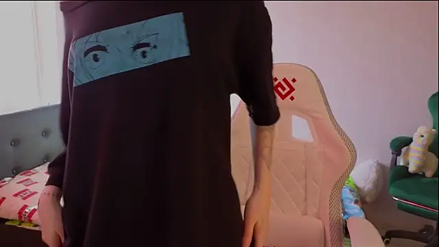 Snapshot of mon_lola chatting on March 17, 7:35 am mon lola online show from March 17, 7:35 am