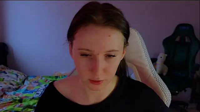 Snapshot of mon_lola chatting on March 17, 10:38 am mon lola online show from March 17, 10:38 am