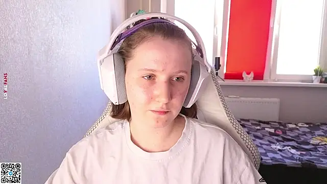 Snapshot of mon_lola chatting on September 24, 1:25 pm mon lola online show from September 24, 1:25 pm