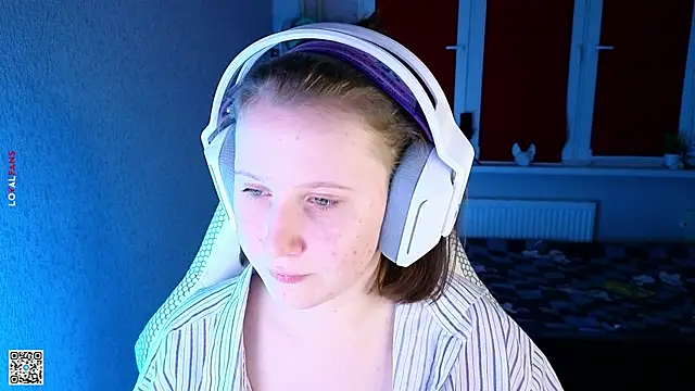 Snapshot of mon_lola chatting on October 3, 4:26 pm mon lola online show from October 3, 4:26 pm