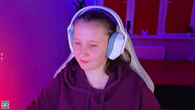 Snapshot of mon_lola chatting on October 24, 3:30 pm mon lola online show from October 24, 3:30 pm