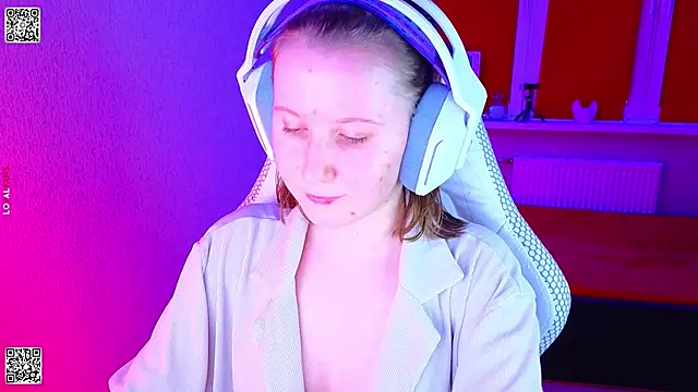 Snapshot of mon_lola chatting on November 29, 3:15 pm mon lola online show from November 29, 3:15 pm