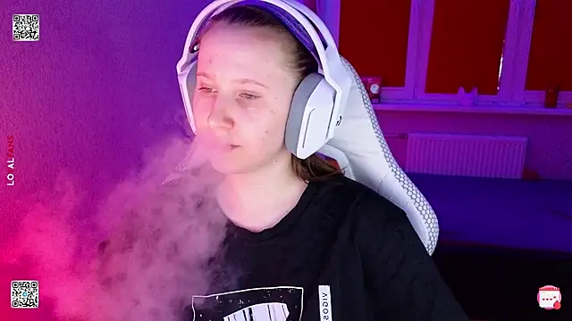 mon lola online show from March 22, 4:54 pm