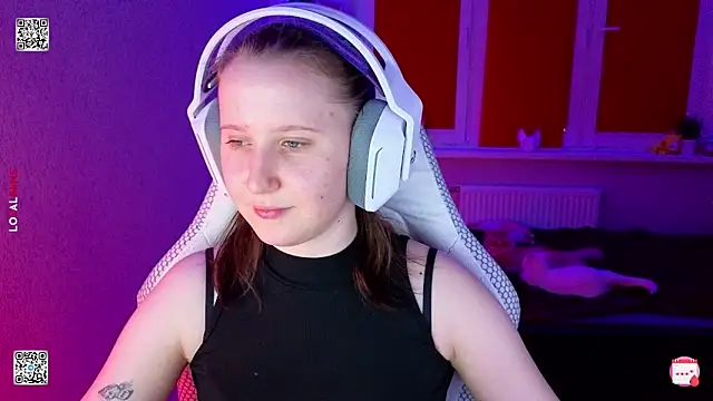 mon lola online show from March 25, 5:30 pm