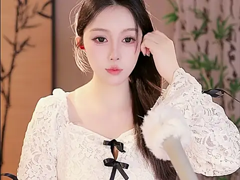 Summer-Momo online show from February 25, 1:17 pm
