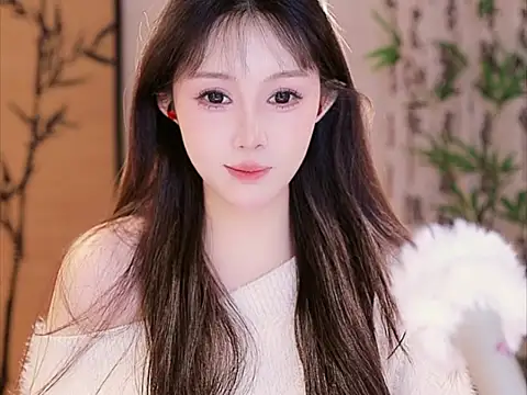 Summer-Momo online show from March 2, 12:32 pm