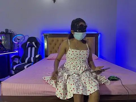 Snapshot of Tatoo_girl chatting on January 22, 4:44 pm Tatoo girl online show from January 22, 4:44 pm