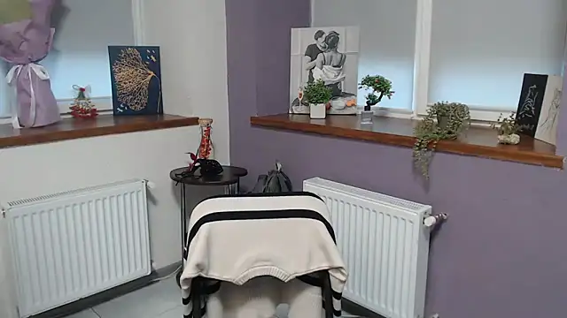 Snapshot of mini_girly chatting on February 28, 10:41 am mini girly online show from February 28, 10:41 am