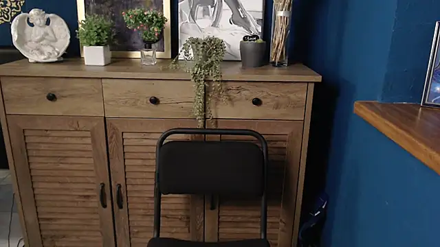 Snapshot of mini_girly chatting on September 11, 1:00 pm mini girly online show from September 11, 1:00 pm