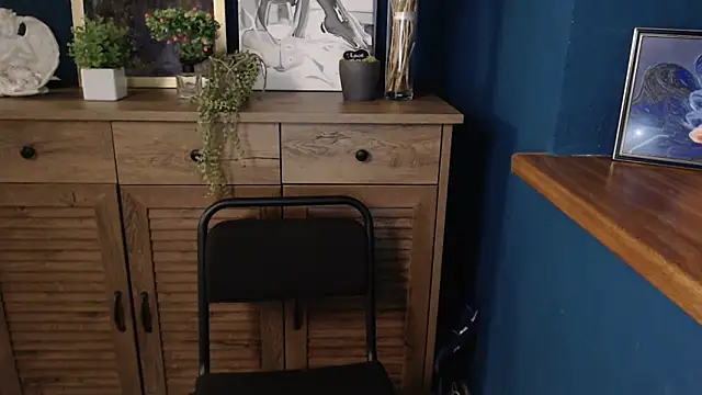 Snapshot of mini_girly chatting on September 15, 6:24 am mini girly online show from September 15, 6:24 am