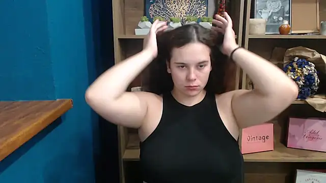 Snapshot of mini_girly chatting on September 28, 9:36 am mini girly online show from September 28, 9:36 am