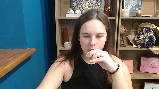 Snapshot of mini_girly chatting on September 29, 5:56 am mini girly online show from September 29, 5:56 am